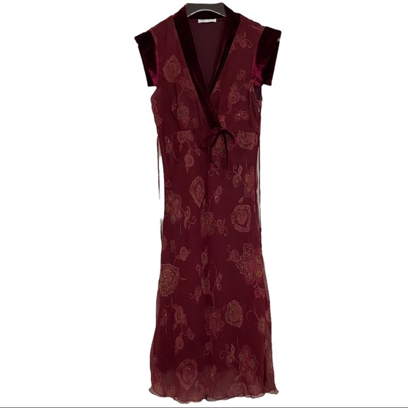 Peep Studio Burgundy Floral V-Neck Dress with Velour Trimming. Size Small - Picture 5 of 5